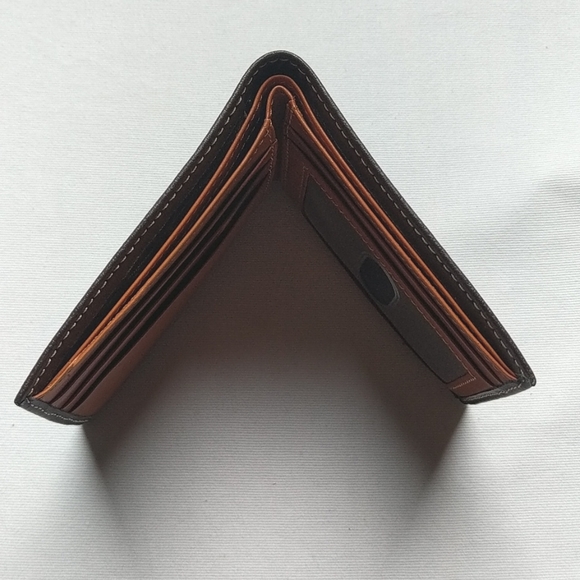 Perry Ellis Brown Pebbled Folding Wallet. - Picture 6 of 8